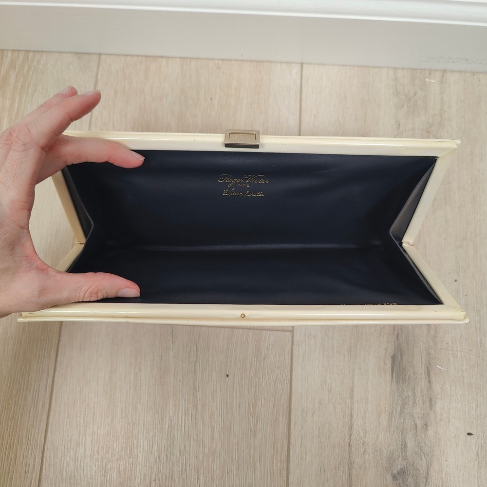 Vintage Roger Vivier Edition Limitee Clutch Women Cream Patent Graphic Eye Pop - Picture 9 of 11